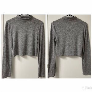 URBAN OUTFITTERS PST Women’s Gray Cropped Long Sleeved Sweater. Size S